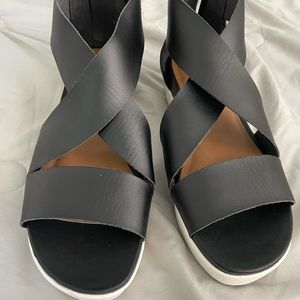 Black sandals size 10
